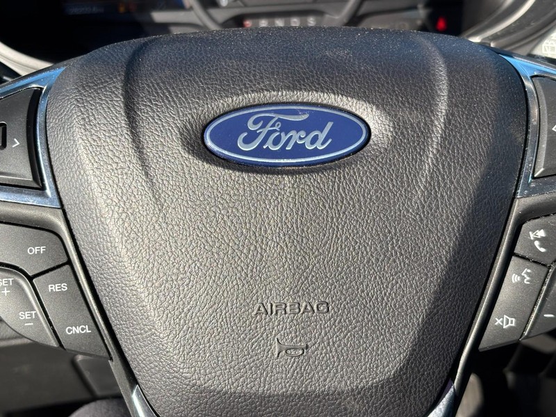 Ford Edge Vehicle Full-screen Gallery Image 19