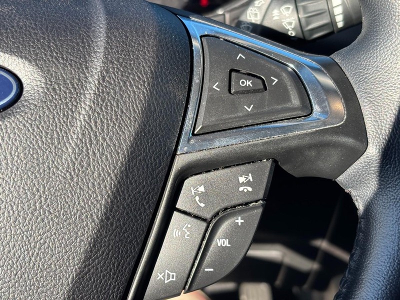 Ford Edge Vehicle Full-screen Gallery Image 20