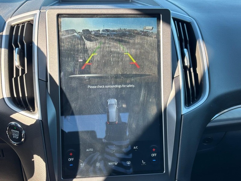 Ford Edge Vehicle Full-screen Gallery Image 23