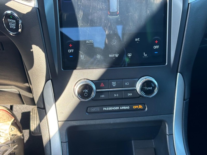 Ford Edge Vehicle Full-screen Gallery Image 24