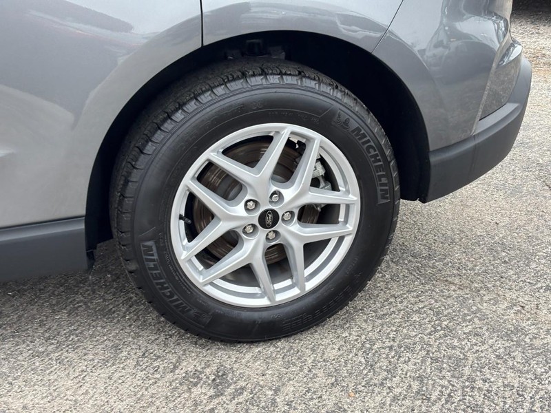 Ford Edge Vehicle Full-screen Gallery Image 11