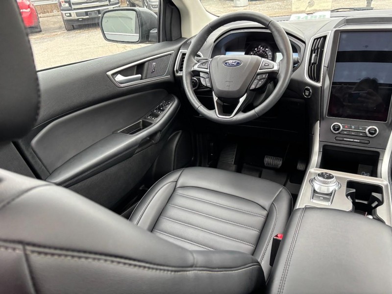 Ford Edge Vehicle Full-screen Gallery Image 13