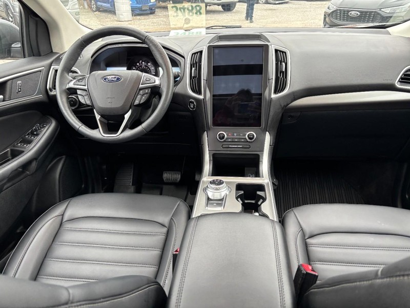 Ford Edge Vehicle Full-screen Gallery Image 14