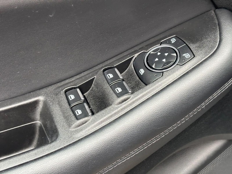 Ford Edge Vehicle Full-screen Gallery Image 16