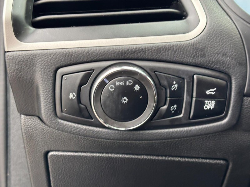 Ford Edge Vehicle Full-screen Gallery Image 17