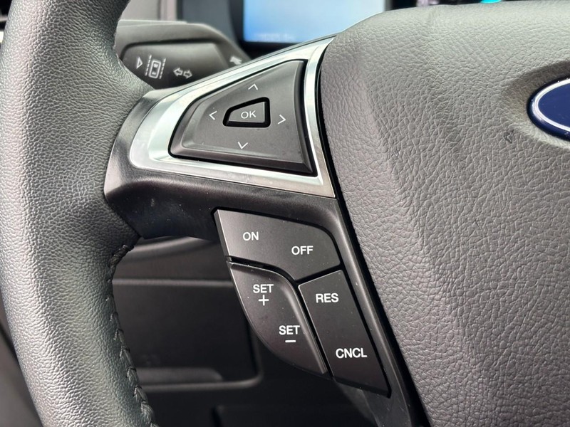 Ford Edge Vehicle Full-screen Gallery Image 18