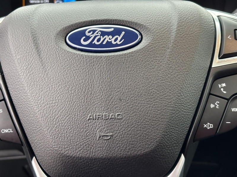 Ford Edge Vehicle Full-screen Gallery Image 19