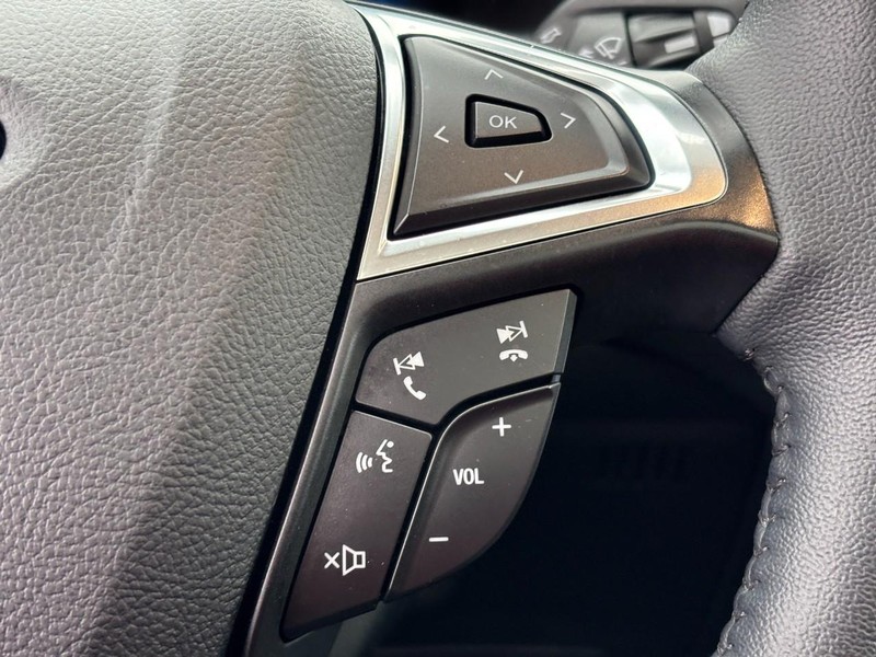 Ford Edge Vehicle Full-screen Gallery Image 20