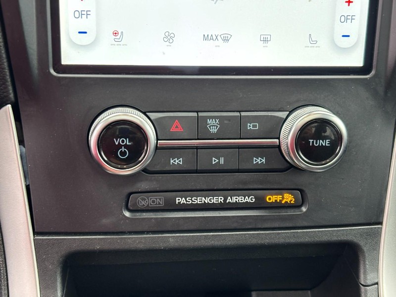 Ford Edge Vehicle Full-screen Gallery Image 24