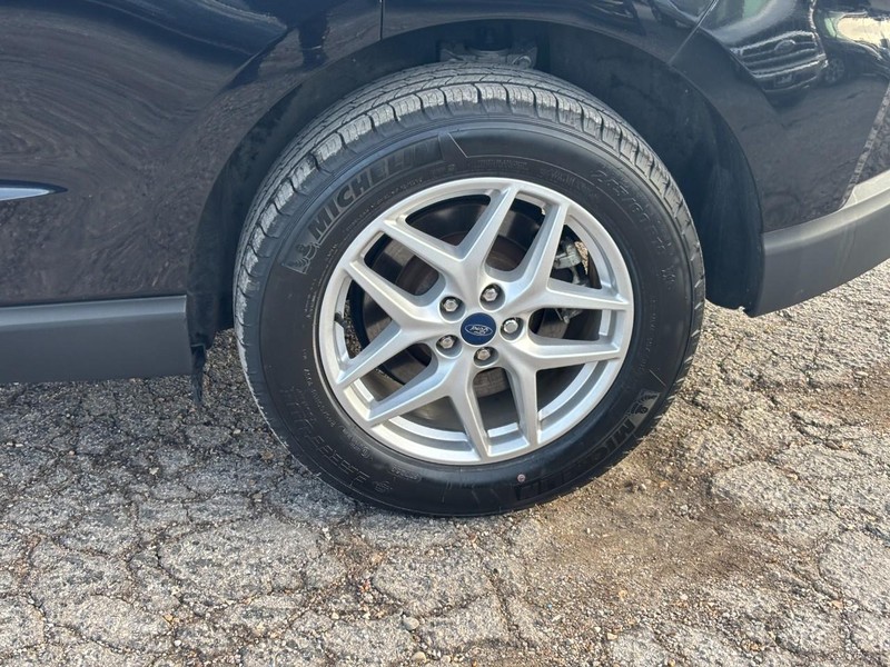 Ford Edge Vehicle Full-screen Gallery Image 11