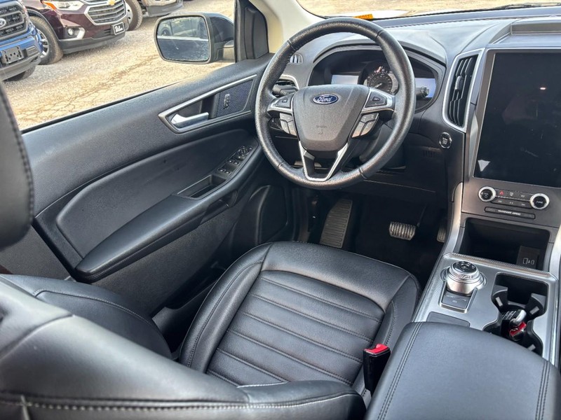 Ford Edge Vehicle Full-screen Gallery Image 13