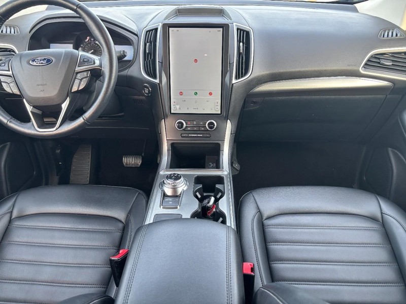 Ford Edge Vehicle Full-screen Gallery Image 14