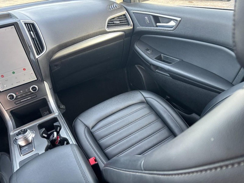 Ford Edge Vehicle Full-screen Gallery Image 15