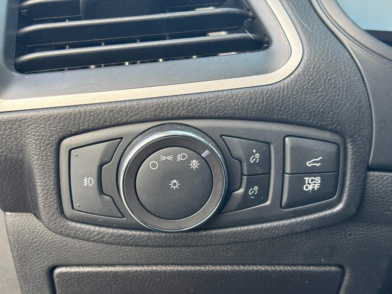 Ford Edge Vehicle Full-screen Gallery Image 17