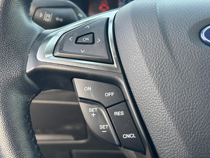 Ford Edge Vehicle Full-screen Gallery Image 18