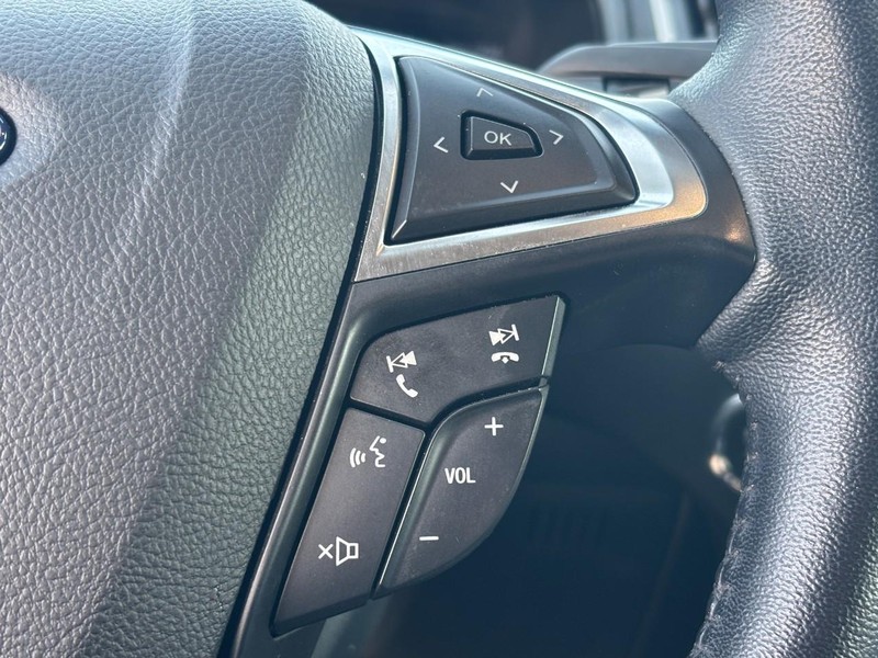 Ford Edge Vehicle Full-screen Gallery Image 20