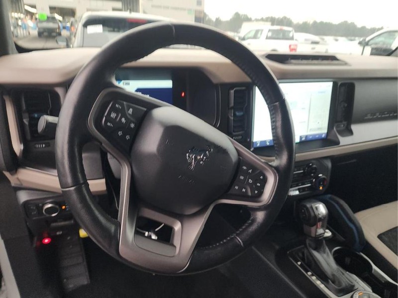 Ford Bronco Vehicle Full-screen Gallery Image 05