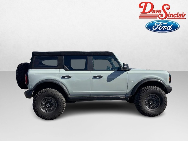 Ford Bronco Vehicle Full-screen Gallery Image 08