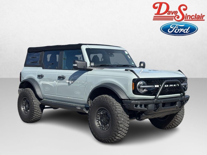 Ford Bronco Vehicle Full-screen Gallery Image 09