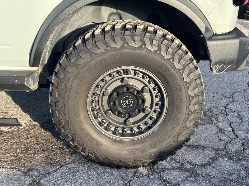 Ford Bronco Vehicle Full-screen Gallery Image 11