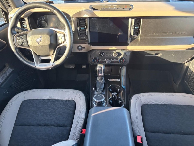 Ford Bronco Vehicle Full-screen Gallery Image 14