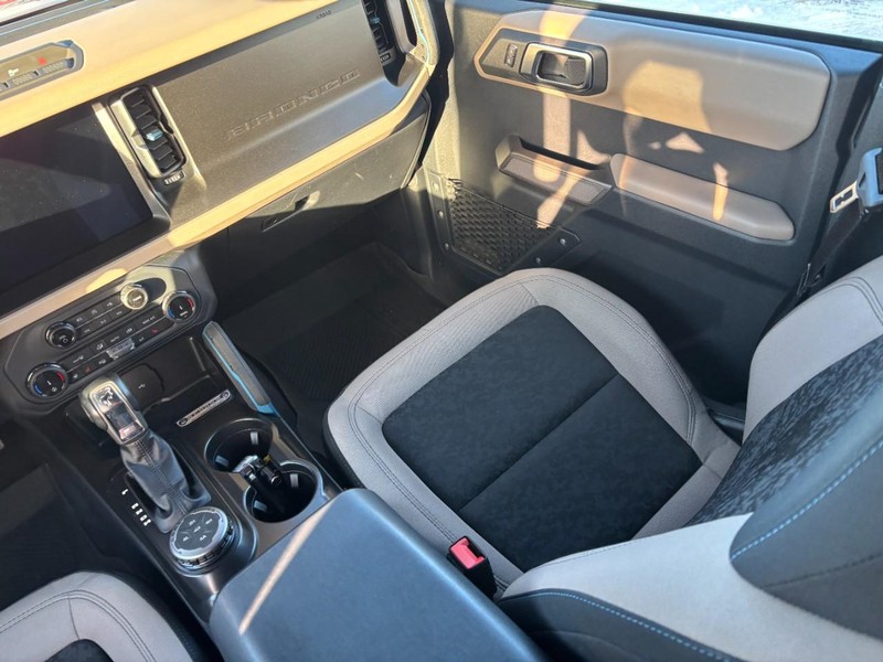 Ford Bronco Vehicle Full-screen Gallery Image 15