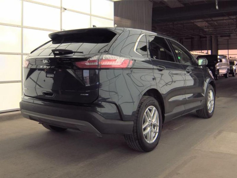 Ford Edge Vehicle Full-screen Gallery Image 02