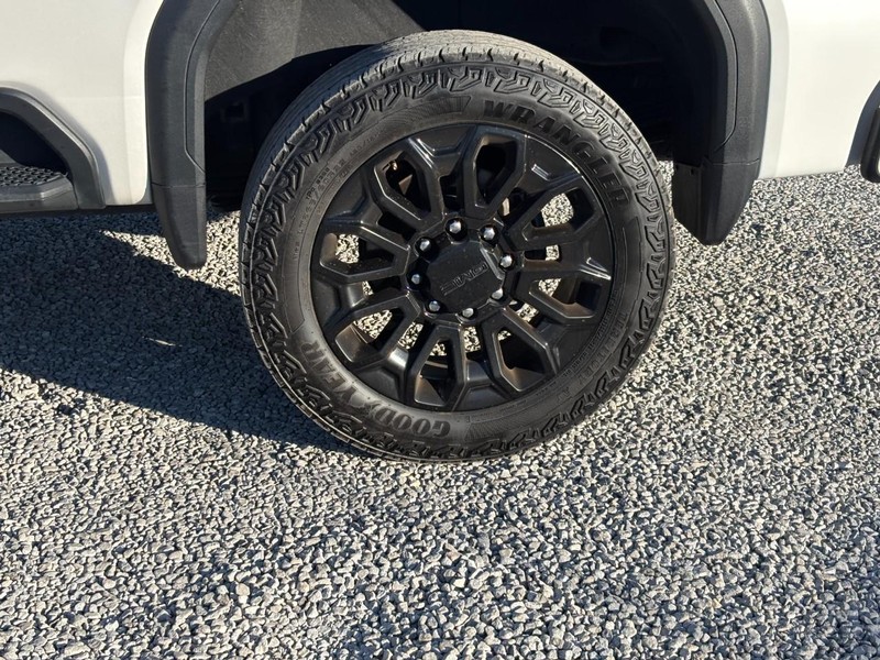 GMC Sierra 2500HD Vehicle Full-screen Gallery Image 11