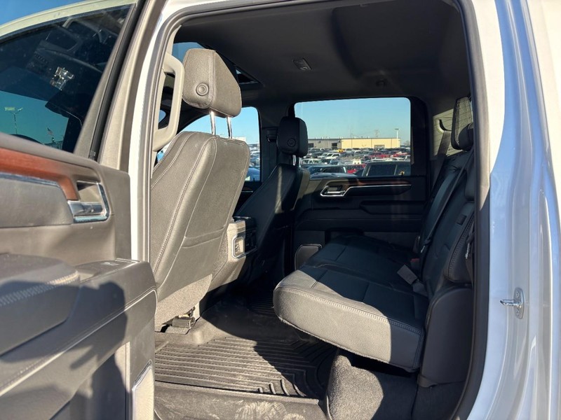 GMC Sierra 2500HD Vehicle Full-screen Gallery Image 12