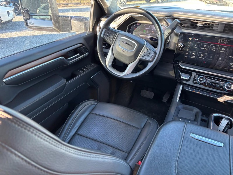 GMC Sierra 2500HD Vehicle Full-screen Gallery Image 13