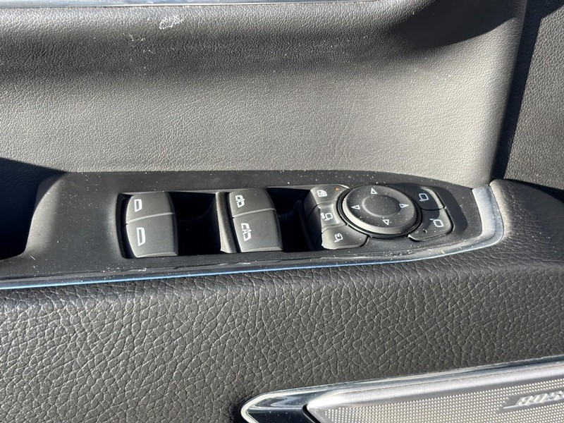 GMC Sierra 2500HD Vehicle Full-screen Gallery Image 16