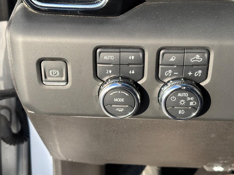 GMC Sierra 2500HD Vehicle Full-screen Gallery Image 17