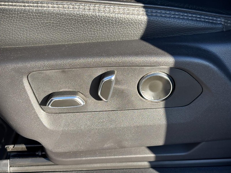 GMC Sierra 2500HD Vehicle Full-screen Gallery Image 26