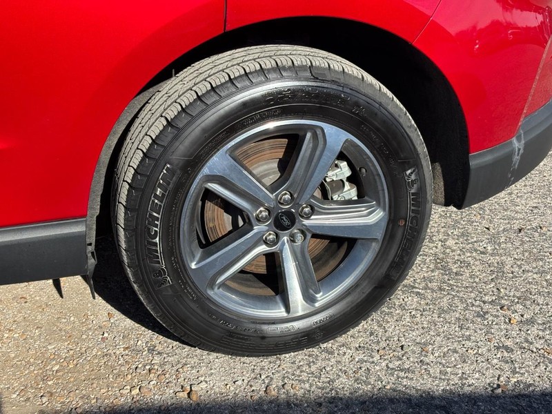 Ford Edge Vehicle Full-screen Gallery Image 11