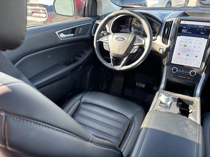 Ford Edge Vehicle Full-screen Gallery Image 13