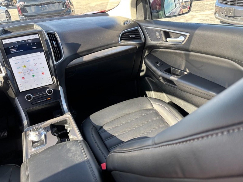 Ford Edge Vehicle Full-screen Gallery Image 15