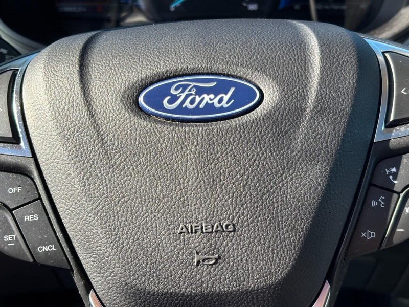 Ford Edge Vehicle Full-screen Gallery Image 19