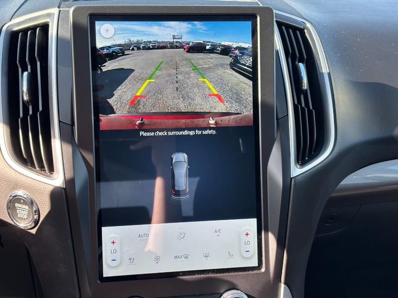 Ford Edge Vehicle Full-screen Gallery Image 23