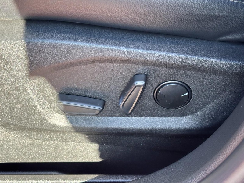 Ford Edge Vehicle Full-screen Gallery Image 25