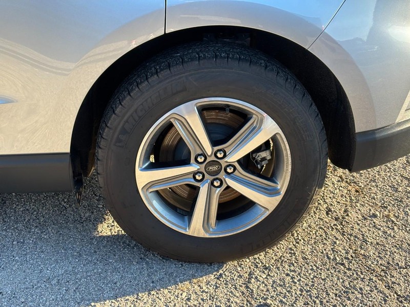 Ford Edge Vehicle Full-screen Gallery Image 12