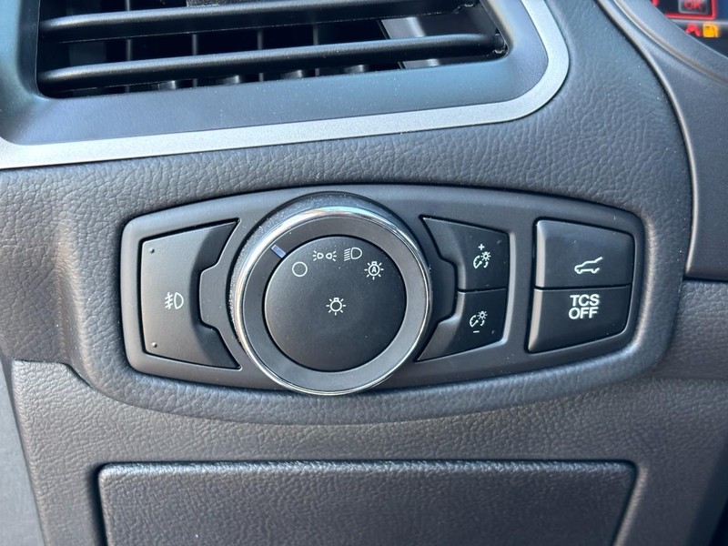 Ford Edge Vehicle Full-screen Gallery Image 19