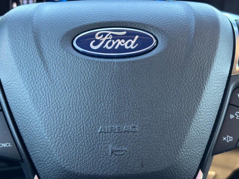 Ford Edge Vehicle Full-screen Gallery Image 21