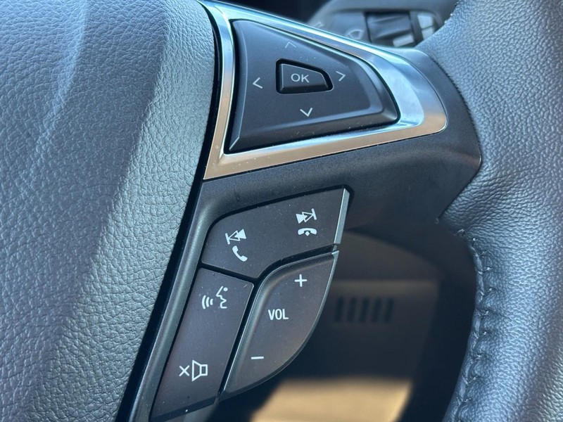 Ford Edge Vehicle Full-screen Gallery Image 22