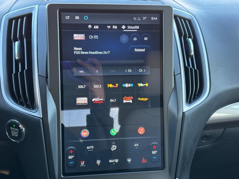 Ford Edge Vehicle Full-screen Gallery Image 24