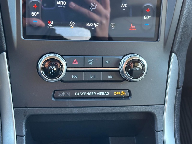 Ford Edge Vehicle Full-screen Gallery Image 26