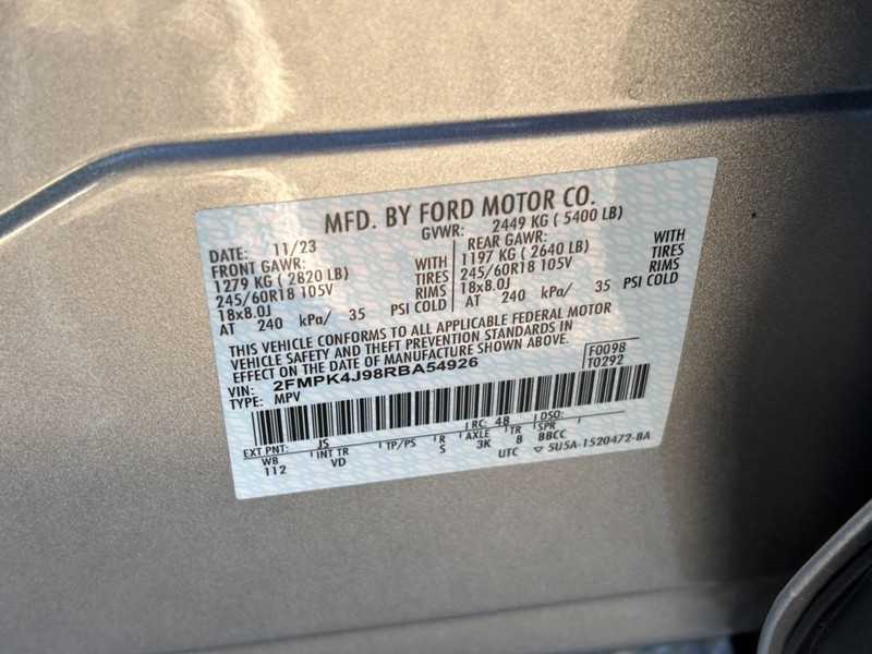 Ford Edge Vehicle Full-screen Gallery Image 27