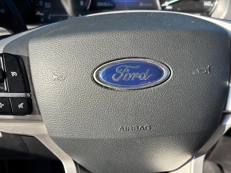 Ford Explorer Vehicle Full-screen Gallery Image 20