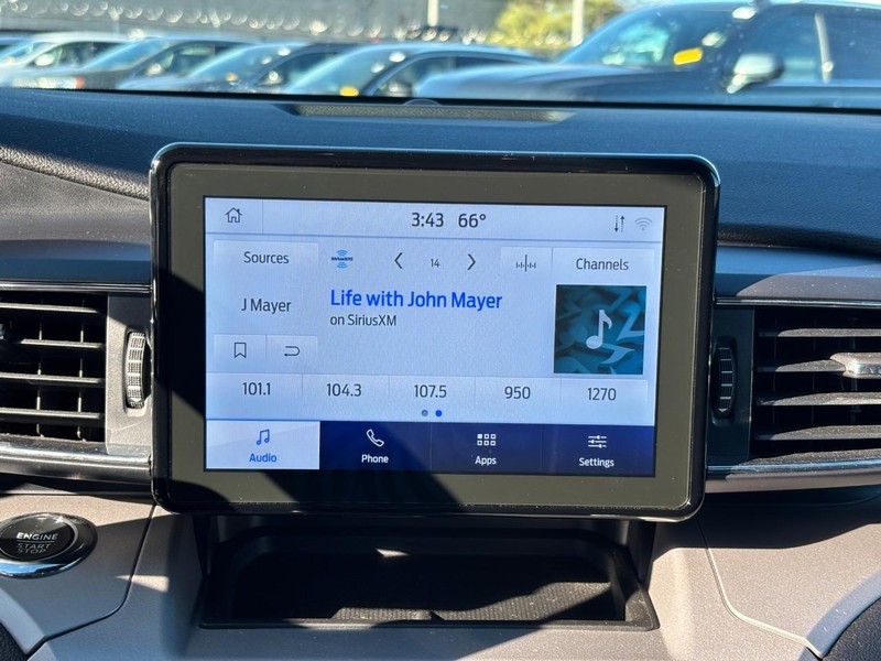 Ford Explorer Vehicle Full-screen Gallery Image 23