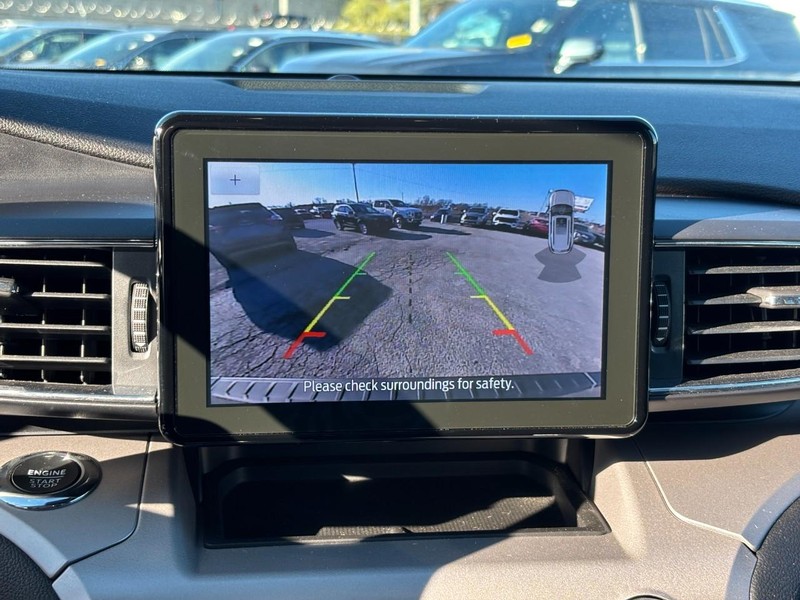 Ford Explorer Vehicle Full-screen Gallery Image 24