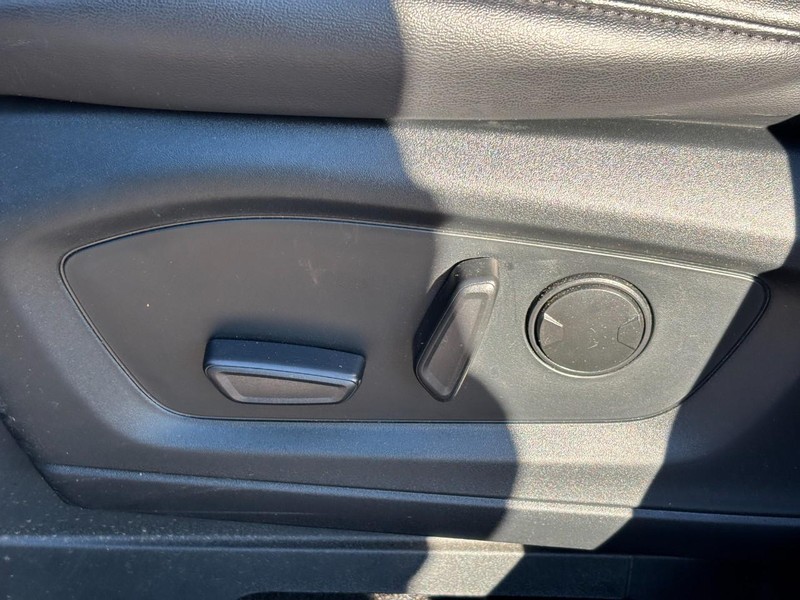 Ford Explorer Vehicle Full-screen Gallery Image 26